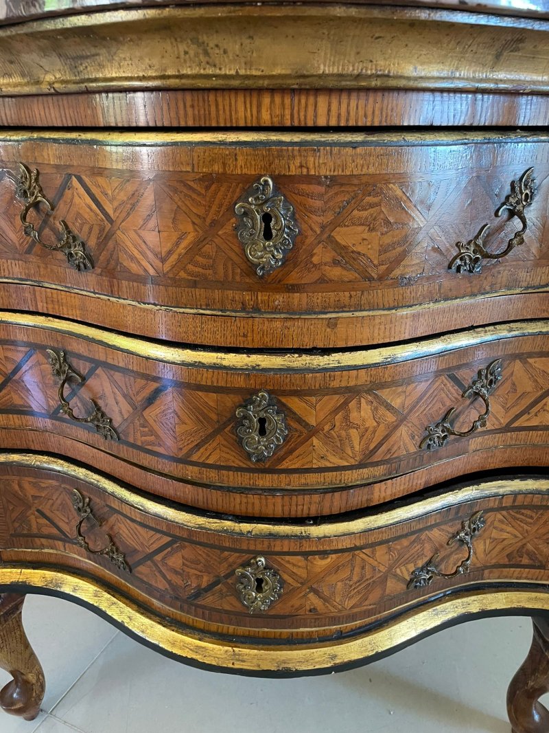 Antique 18th Century Quality Parquetry Inlaid Serpentine Shaped Marble Top Commode Chest - Image 11